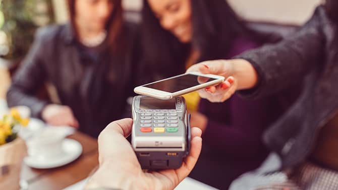 content/en-gb/images/repository/isc/2022/safe-phone-wallets-1.jpg