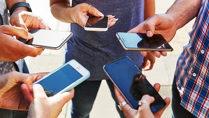 content/en-gb/images/repository/isc/2022/tips-for-mobile-security-smartphone-1.jpg